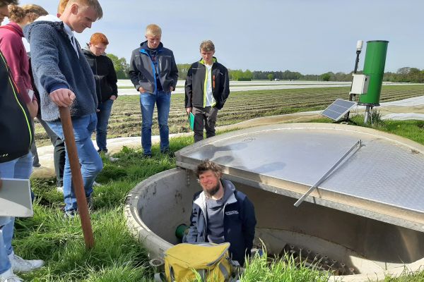 In diesem WRRL-Projekt wird - mithilfe von Saugplatten - die Stickstoff-Auswaschung auf ausgewählten Flächen in bis zu 1,10 m Tiefe gemessen.