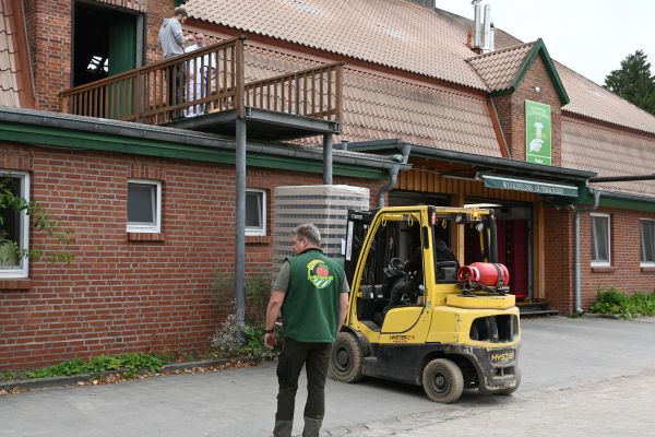 Mitarbeiter auf dem Hof