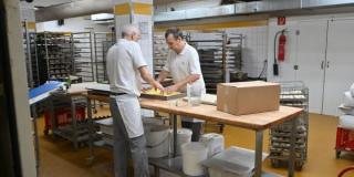 Mitarbeiter in der Backstube