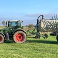 Traktor mit Güllefass