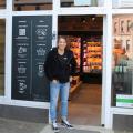 Carina Bürgers vor dem Smart Store